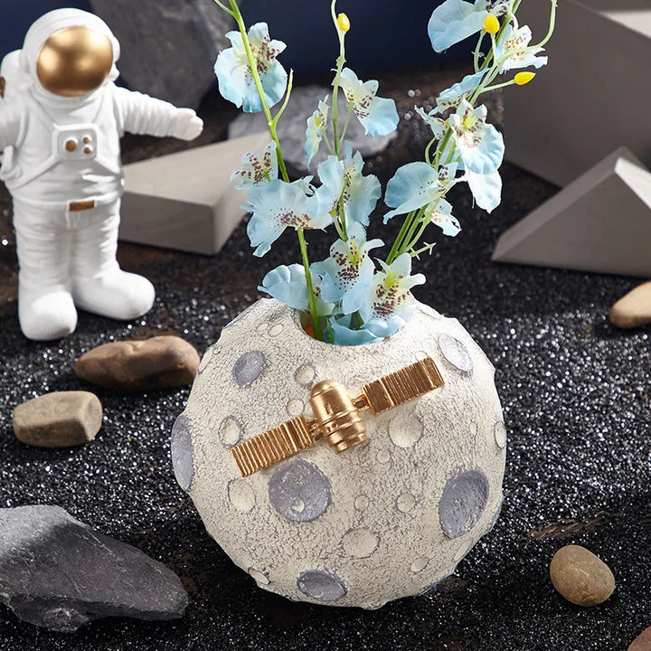 ARTLOVIN Creative Resin Astronaut Figurine - Unique Home Decoration 5