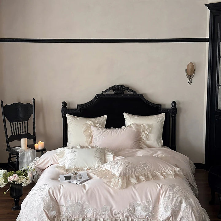 Egyptian Cotton Bedding Set with Floral Embroidery – Includes Duvet Cover, Bed Sheet, and Pillowcases for Luxurious Comfort 3