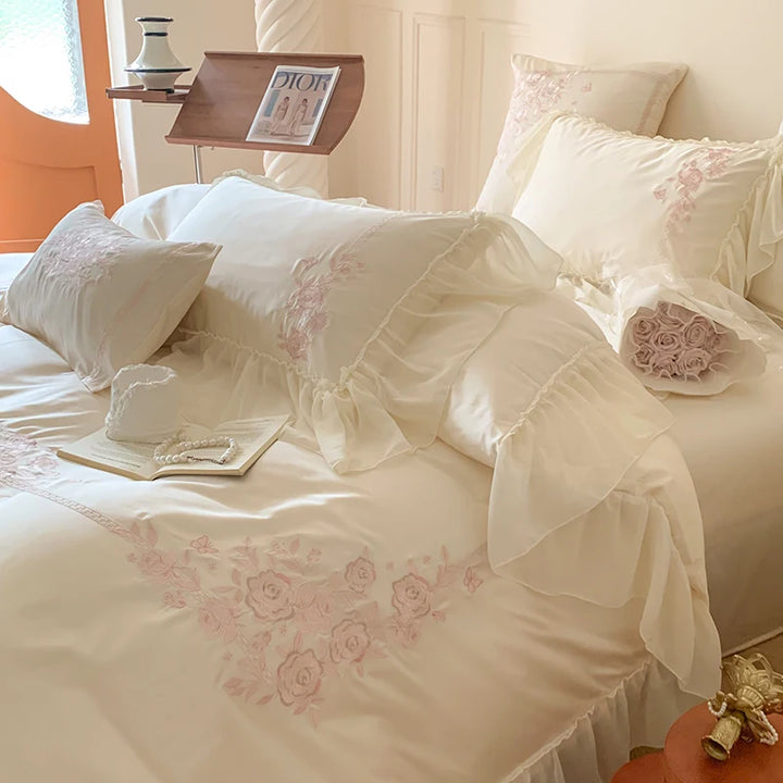 Elegant Floral Embroidery Bedding Set – Luxurious Egyptian Cotton Duvet Cover with Pillowcases for Queen or King Size 1