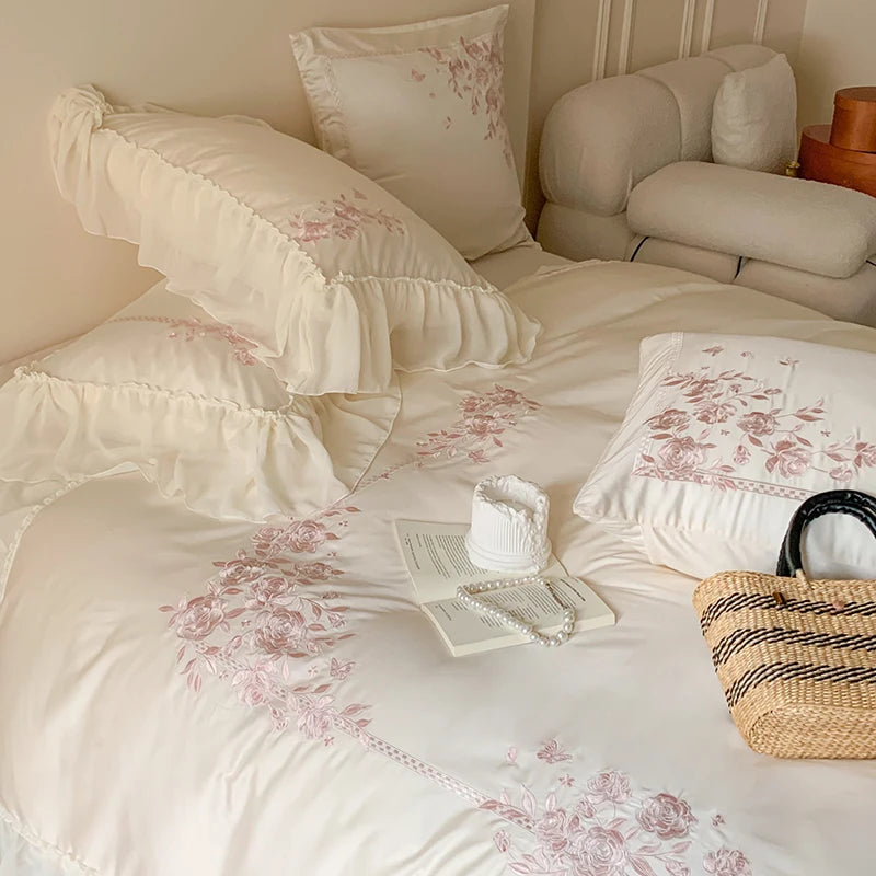 Elegant Floral Embroidery Bedding Set – Luxurious Egyptian Cotton Duvet Cover with Pillowcases for Queen or King Size 4