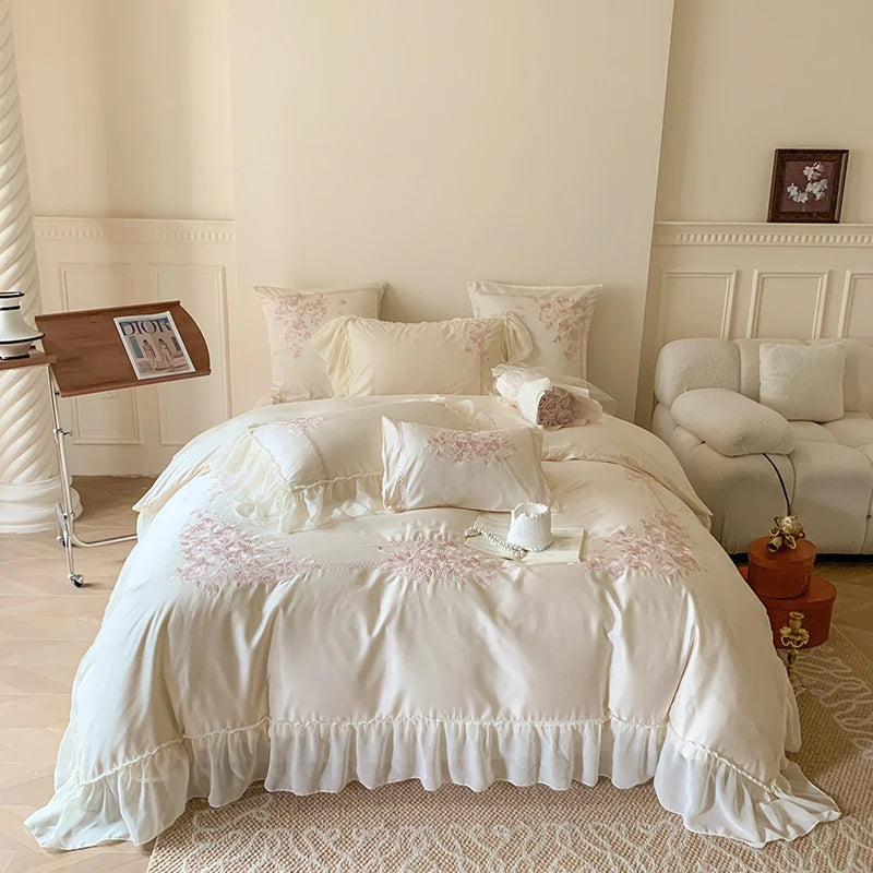 Elegant Floral Embroidery Bedding Set – Luxurious Egyptian Cotton Duvet Cover with Pillowcases for Queen or King Size 5