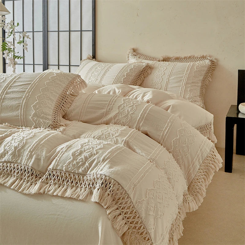 Large Tassel Bedding Set with Duvet Cover – Soft Fabric for Queen or King Size Beds 0