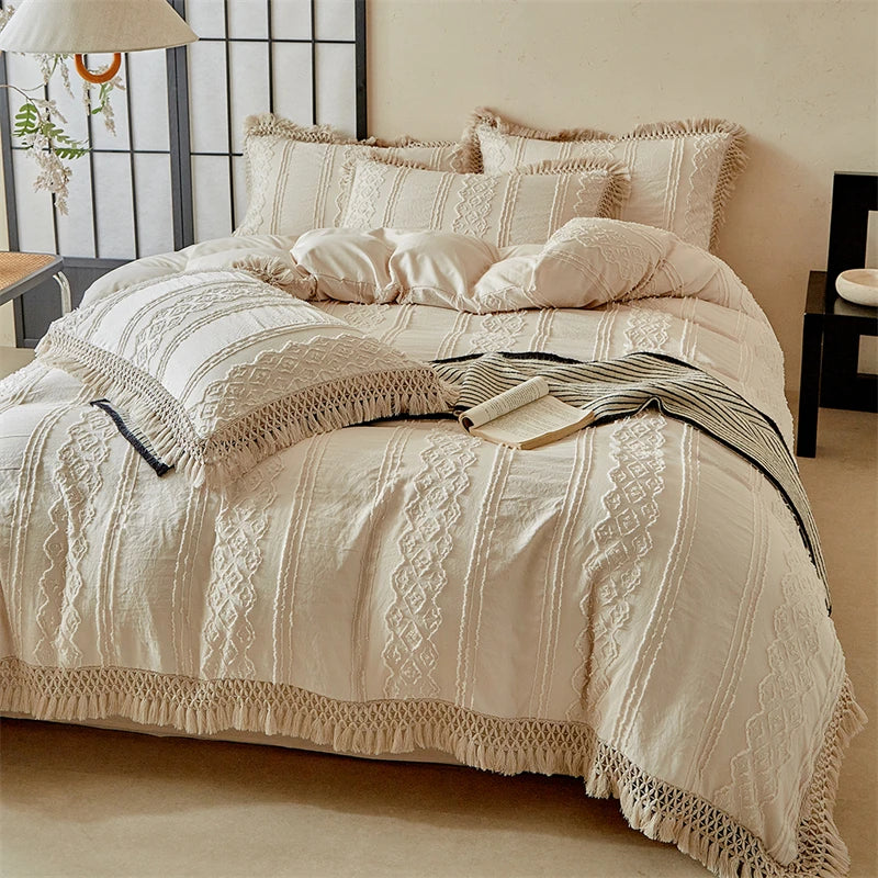 Large Tassel Bedding Set with Duvet Cover – Soft Fabric for Queen or King Size Beds 3