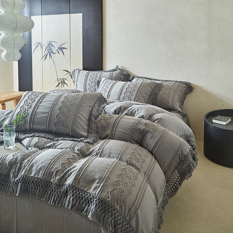 Large Tassel Bedding Set with Duvet Cover – Soft Fabric for Queen or King Size Beds 9