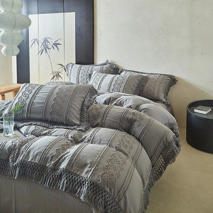 Large Tassel Bedding Set with Duvet Cover – Soft Fabric for Queen or King Size Beds 9