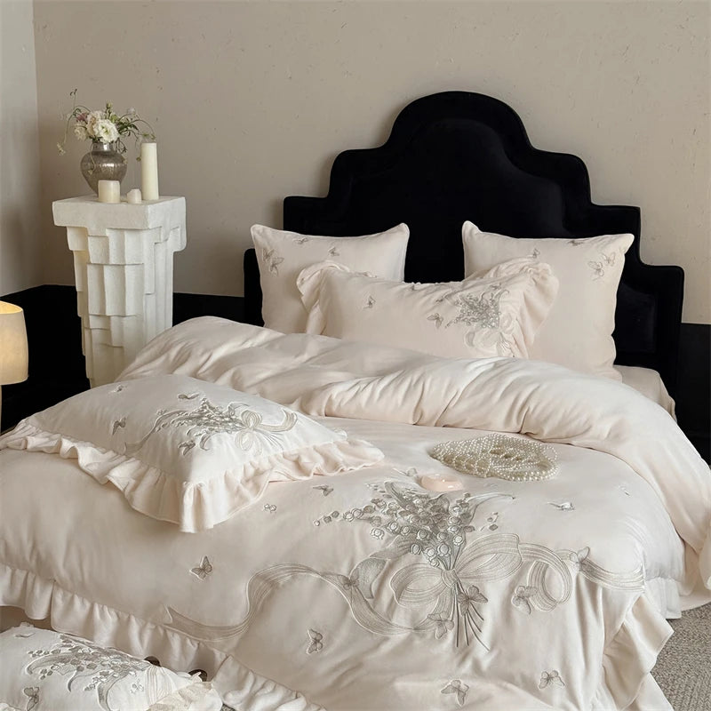 Lily of the Valley Velvet Bedding Set – Cozy Duvet Cover and Sheets for Winter Comfort 0