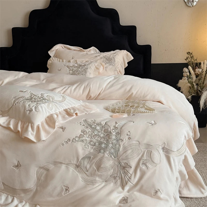 Lily of the Valley Velvet Bedding Set – Cozy Duvet Cover and Sheets for Winter Comfort 3