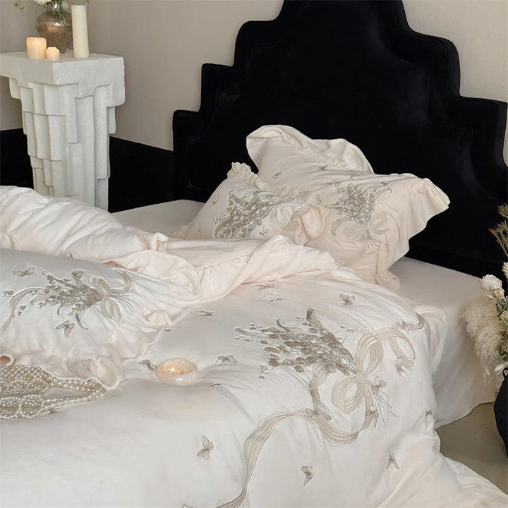 Lily of the Valley Velvet Bedding Set – Cozy Duvet Cover and Sheets for Winter Comfort 4