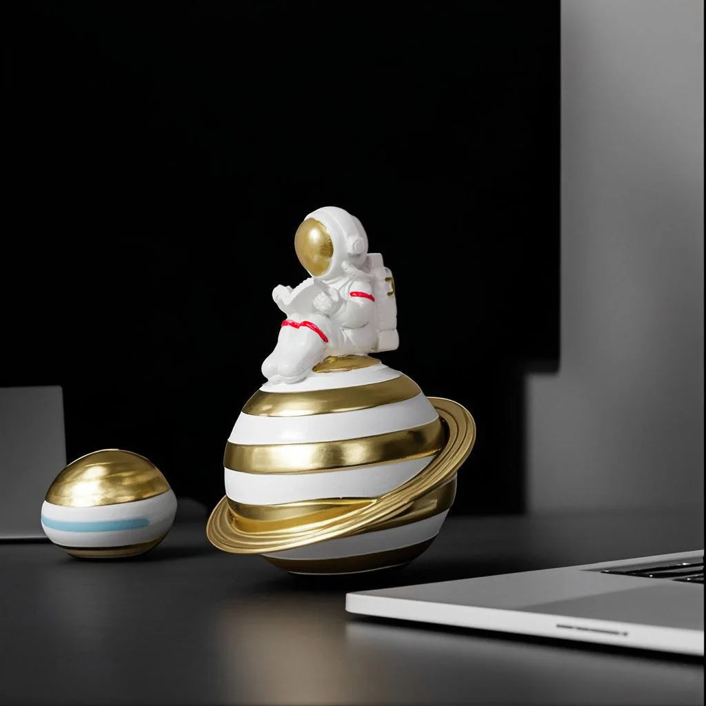 Modern Astronaut Figurine Sculpture – Unique Decor for Bookshelf or Child's Room 2