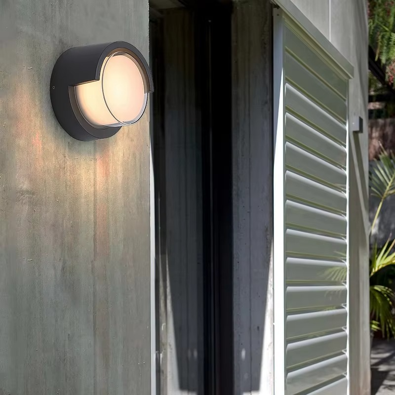 Motion Sensor Outdoor Wall Lamp – IP65 Waterproof Lighting for Gardens and Patios 4