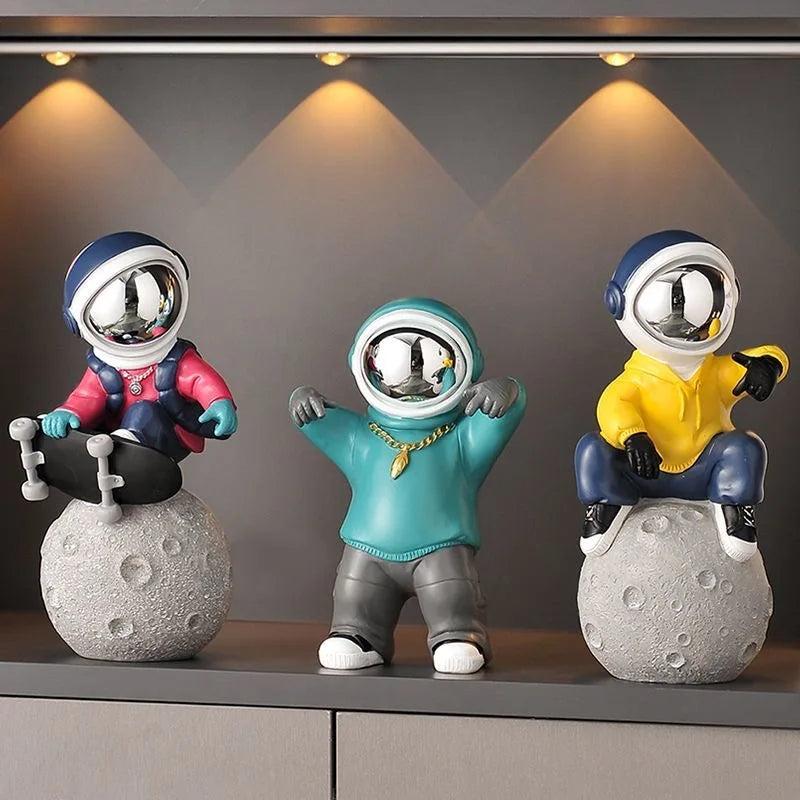 Nordic Astronaut Resin Figurine – Whimsical Home Decor for Kids or Office 7