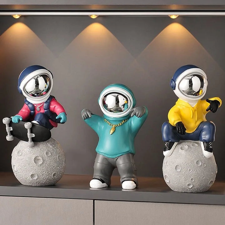 Nordic Astronaut Resin Figurine – Whimsical Home Decor for Kids or Office 7