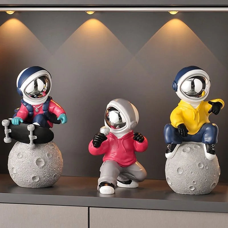 Nordic Astronaut Resin Figurine – Whimsical Home Decor for Kids or Office 9