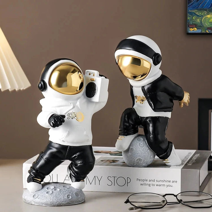 Nordic Astronaut Resin Figurine with Night Light – Whimsical Decor for Kids' Rooms or Office Desks 9
