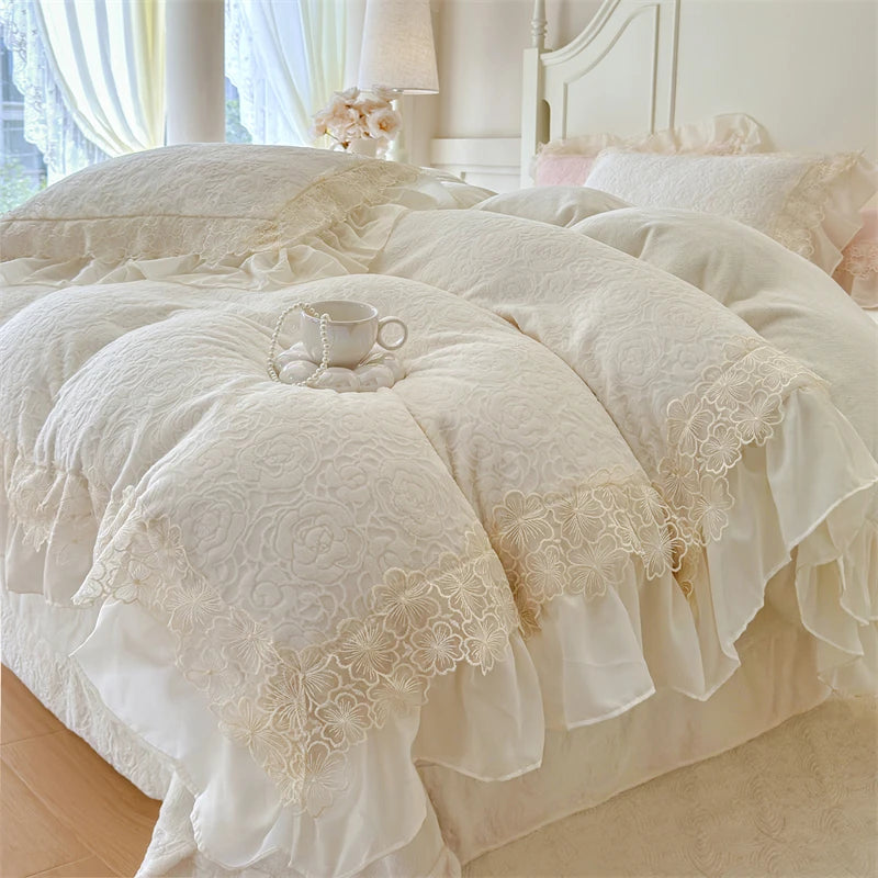 Romantic Velvet Bedding Set with Lace Ruffles – Cozy Duvet Cover and Sheet Set for Winter Comfort 0