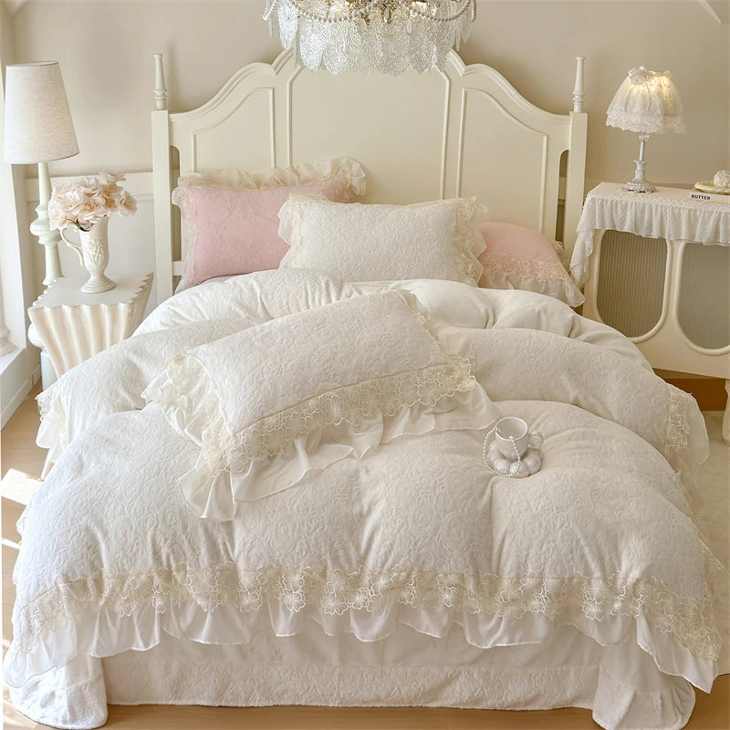 Romantic Velvet Bedding Set with Lace Ruffles – Cozy Duvet Cover and Sheet Set for Winter Comfort 2