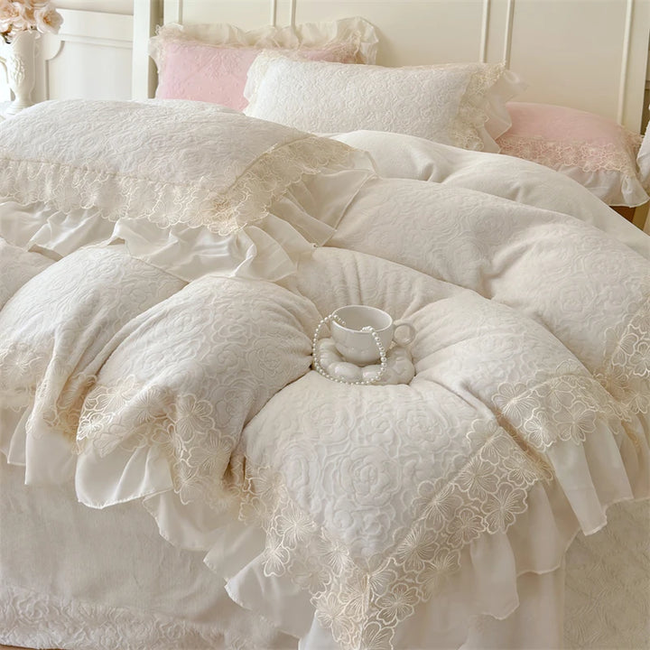 Romantic Velvet Bedding Set with Lace Ruffles – Cozy Duvet Cover and Sheet Set for Winter Comfort 3