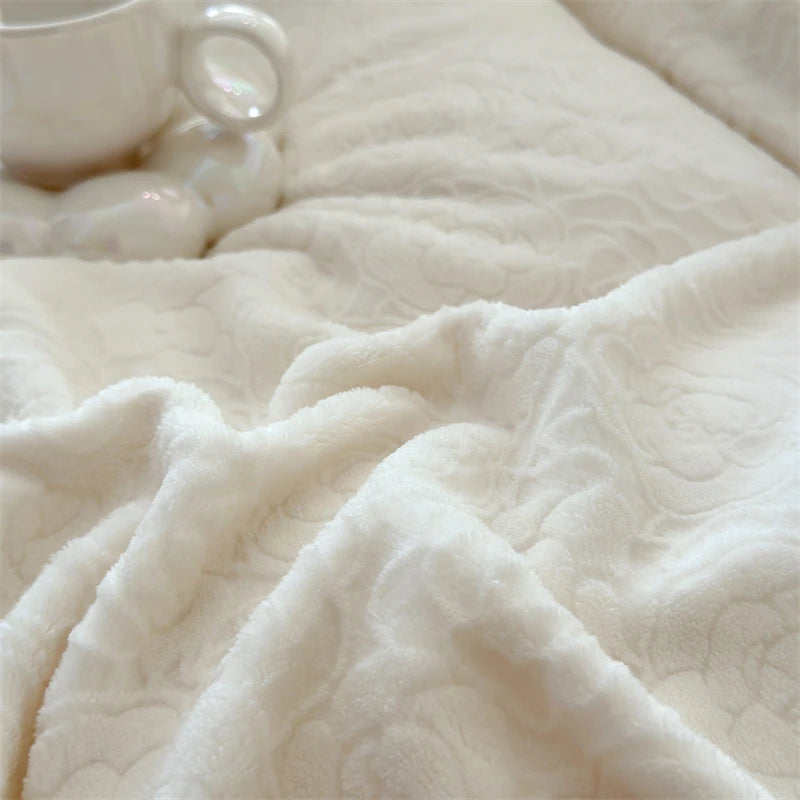 Romantic Velvet Bedding Set with Lace Ruffles – Cozy Duvet Cover and Sheet Set for Winter Comfort 4