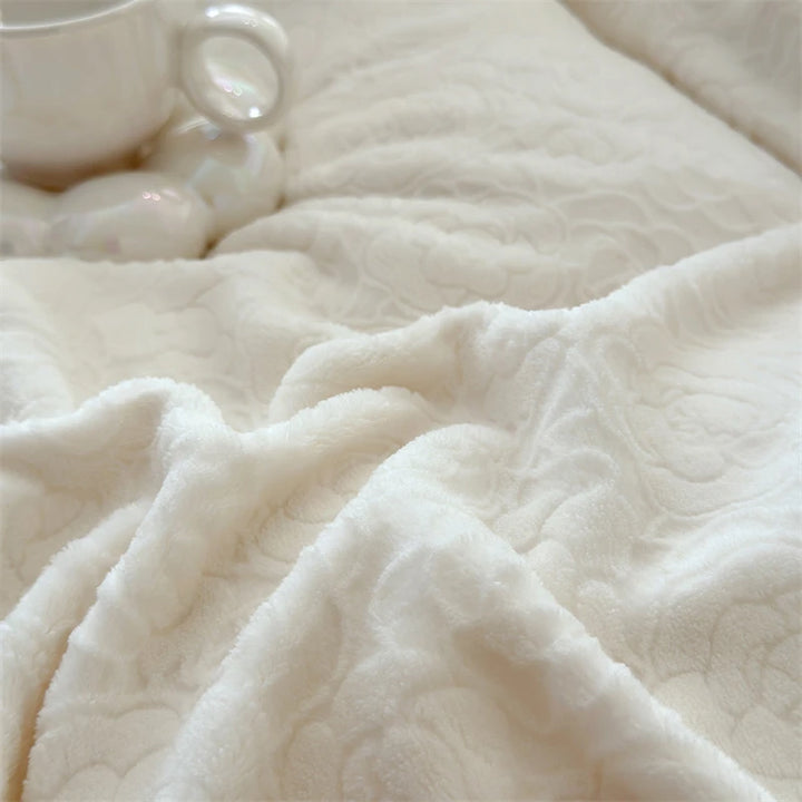 Romantic Velvet Bedding Set with Lace Ruffles – Cozy Duvet Cover and Sheet Set for Winter Comfort 4