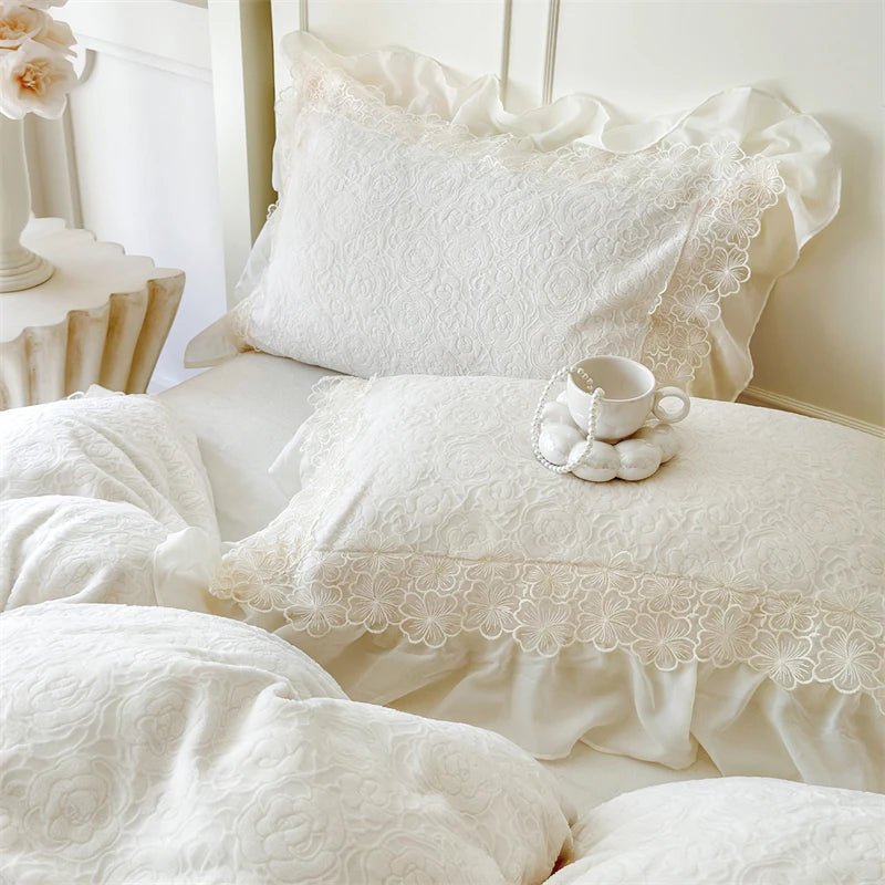Romantic Velvet Bedding Set with Lace Ruffles – Cozy Duvet Cover and Sheet Set for Winter Comfort 5