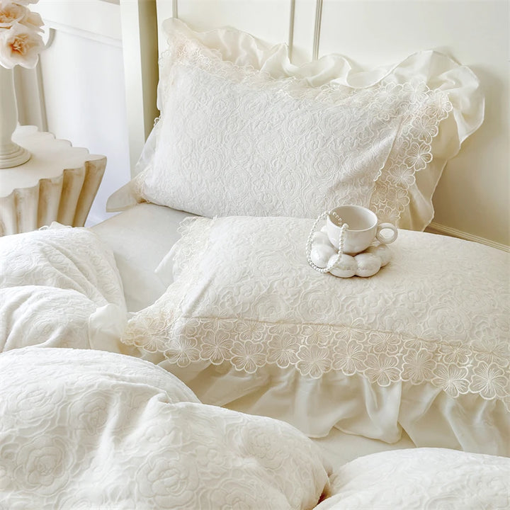 Romantic Velvet Bedding Set with Lace Ruffles – Cozy Duvet Cover and Sheet Set for Winter Comfort 5