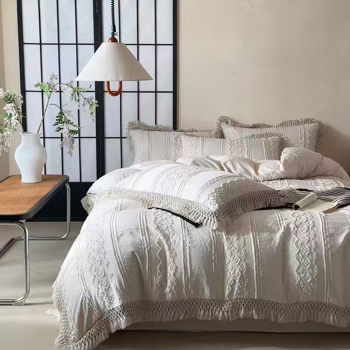 Large Tassel Bedding Set with Duvet Cover – Soft Fabric for Queen or King Size Beds